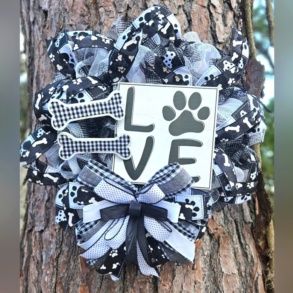 Black and White Dog Paw Print Decor